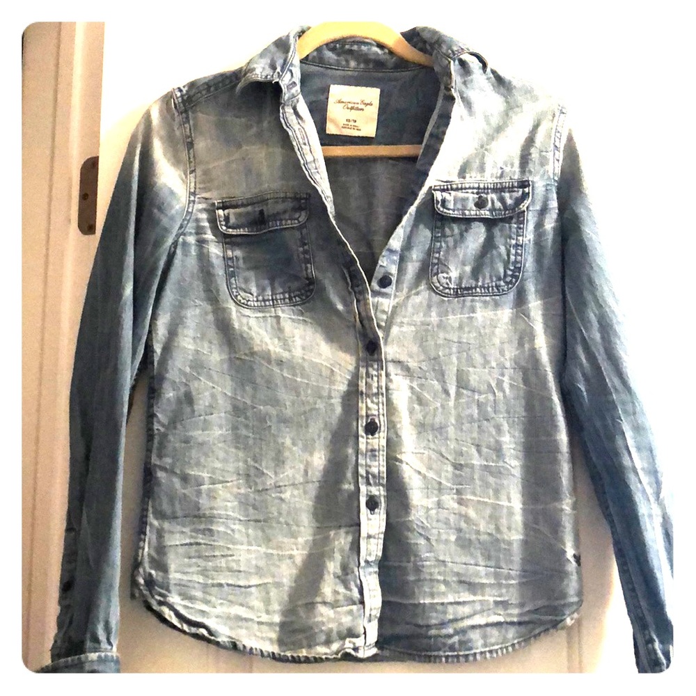 American Eagle - Chambray button up top